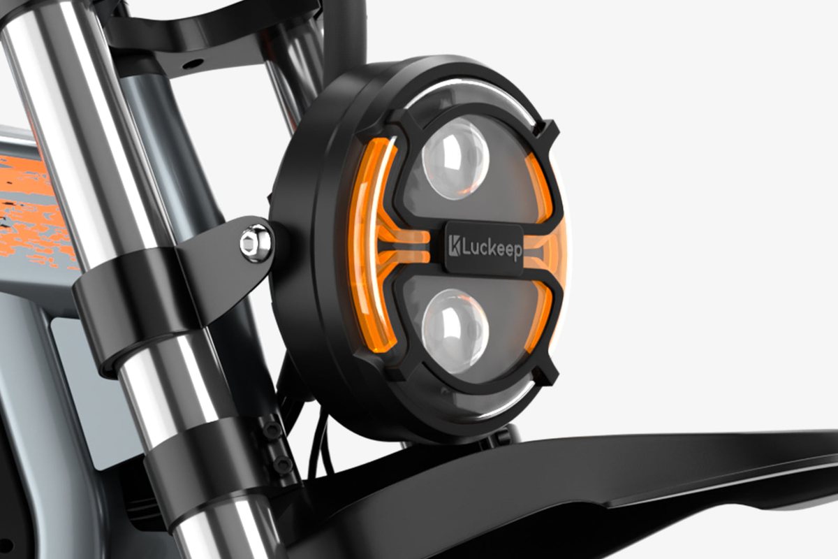 Detalle de faro delantero de una bicicleta eléctrica